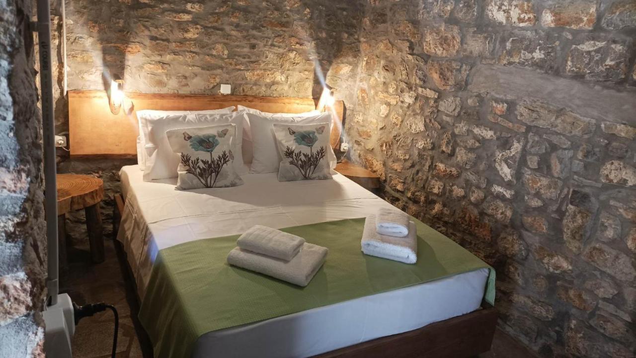 Αυθεντικό Πετρινο Στην Ναύπακτο Apartment นาฟปาคตอส ภายนอก รูปภาพ